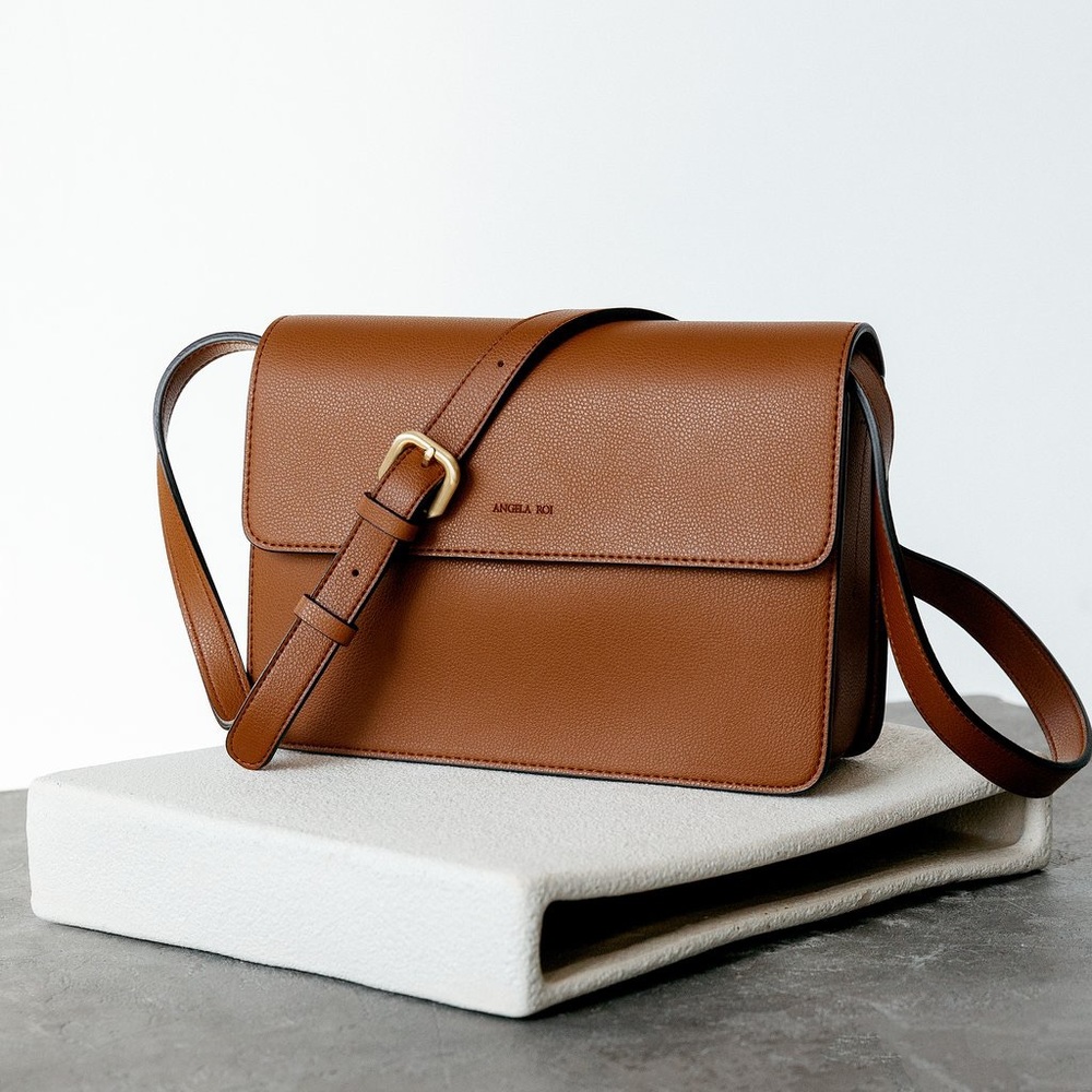 Like new Angela Roi Hamilton crossbody luxury vegan bag brown satchel